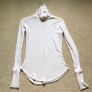 Woman’s top with thumb holes